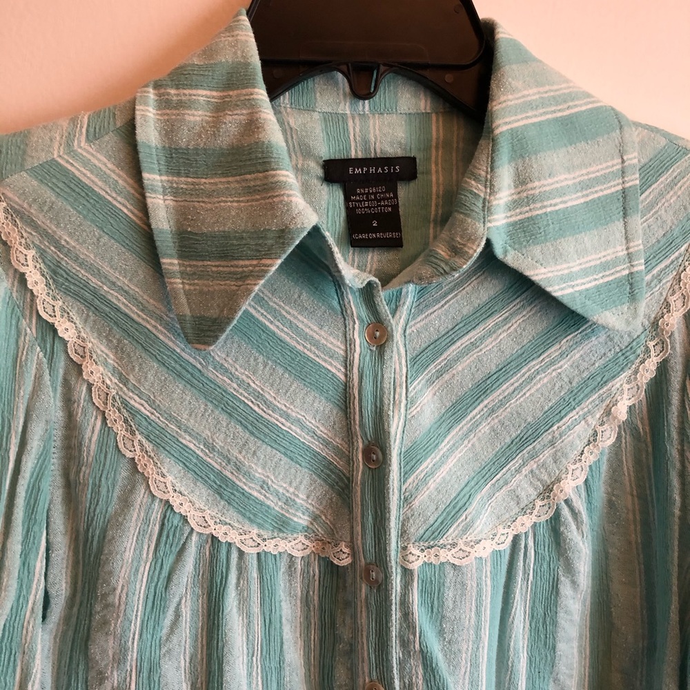 Emphasis Blouse - Picture 2 of 8